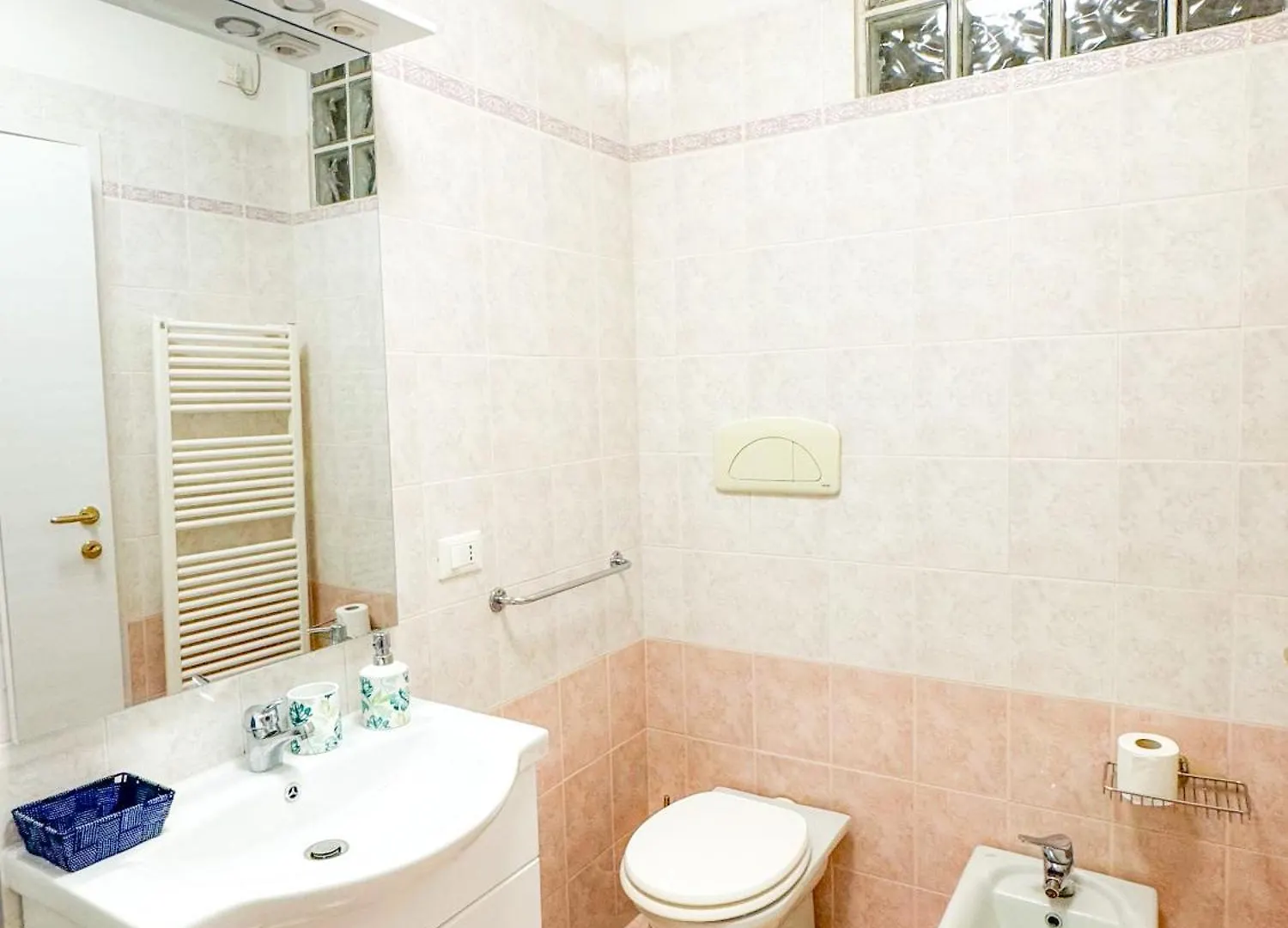 Colben Garden House - Relax E Sole A Pochi Passi Dal Mare Apartment Livorno Italy